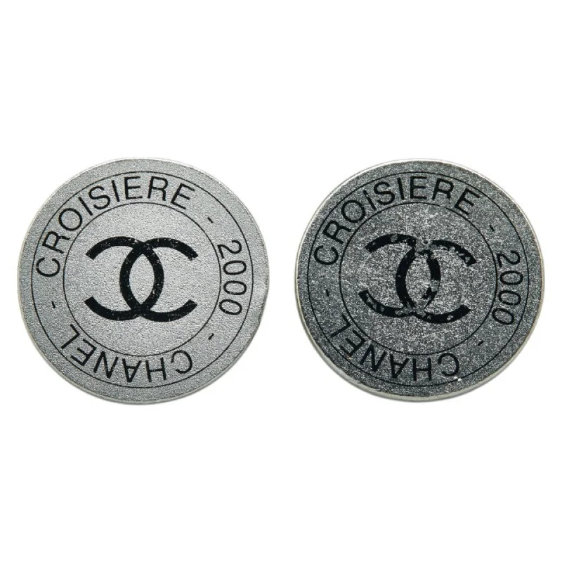 Drop Earrings for Valentine's Day -Chanel  Metal Clip Earrings (Pre-Owned)